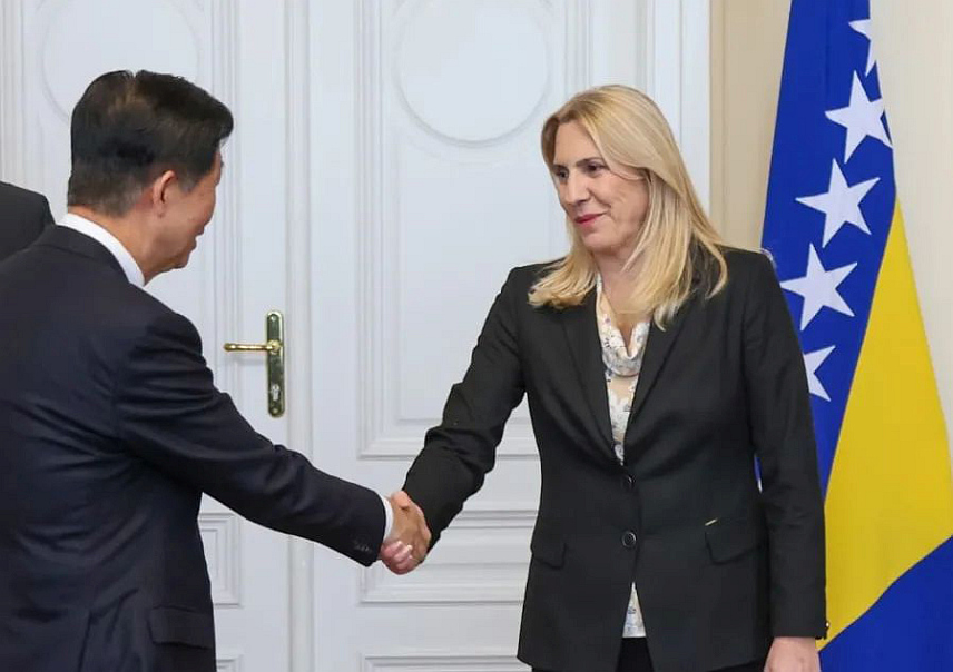 САРАЈЕВО, 22. МАРТА /СРНА/ - Српски члан Предсједништва БиХ Жељка Цвијановић у Предсједништву на састанку са делегацијом Сталног одбора 14. националног народног конгреса Кине, предвођеном потпредсједником Ђи Сијаом.