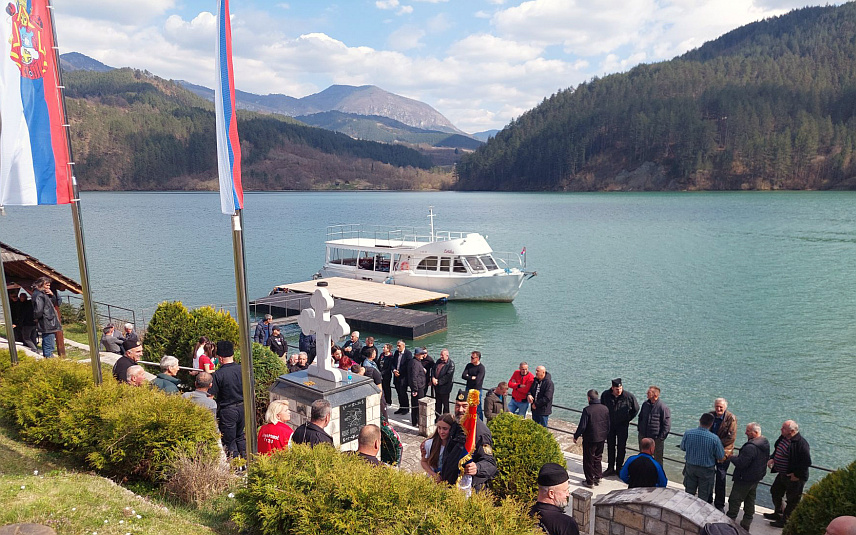 ВИШЕГРАД, 22. МАРТА /СРНА/ - Његово високопреосвештенство митрополит дабробосански Хризостом данас у Старом Броду код Вишеграда служи парастос за више од 6.000 Срба Сарајевско-романијске регије које су прије 82 године убиле усташе Јуре Францетића.