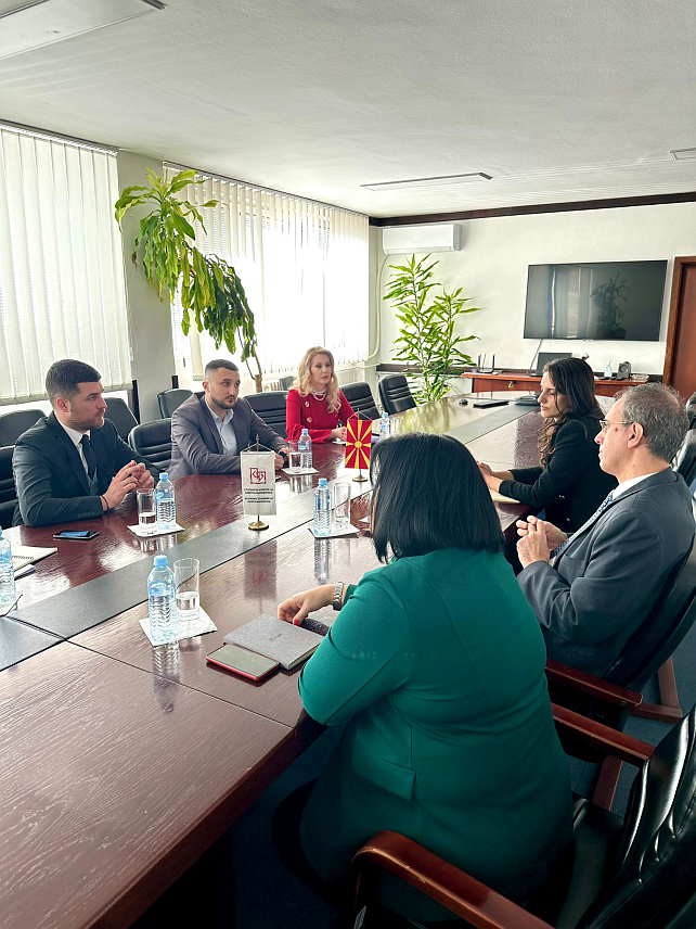 САРАЈЕВО/СКОПЉЕ, 22. МАРТА /СРНА/ - Вршилац дужности директора Агенције за унапређење страних инвестиција БиХ /ФИПА/ Марко Кубатлија на састанку са потпредсједником Привредне коморе Сјеверне Македоније Зораном Јовановским у Скопљу.