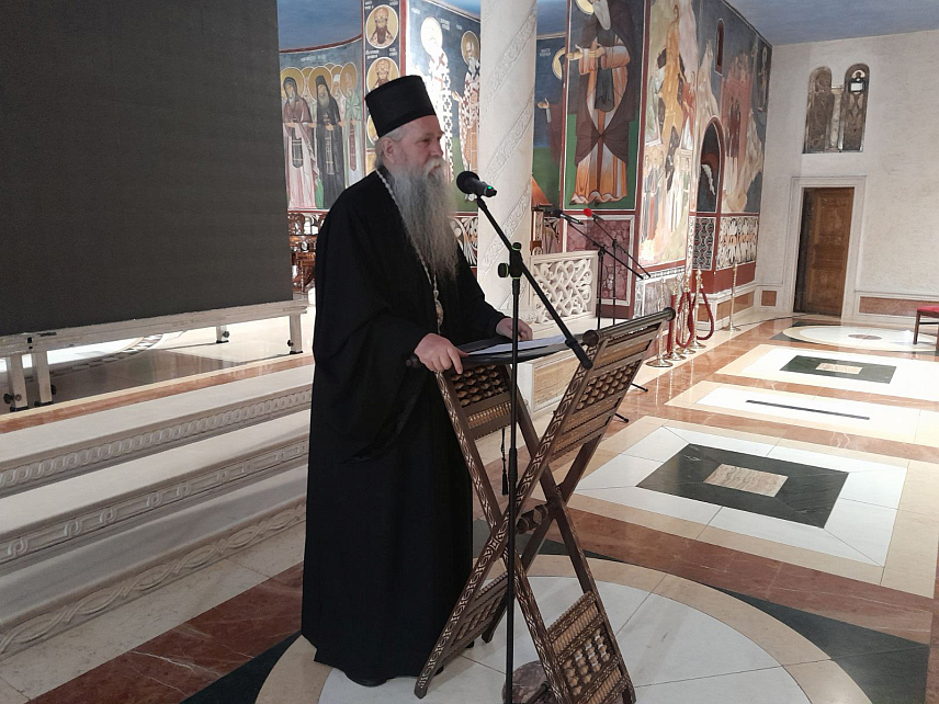 ПОДГОРИЦА, 23. МАРТА /СРНА/ - У крипти Саборног храма Христовог Васкрсења у Подгорици вечерас је одржано косовско-метохијско вече и приказан филм "Отето Косово" поводом обиљежавања 25 година од НАТО бомбардовања СР Југославије и 20 година од мартовског погрома на Косову и Метохији.