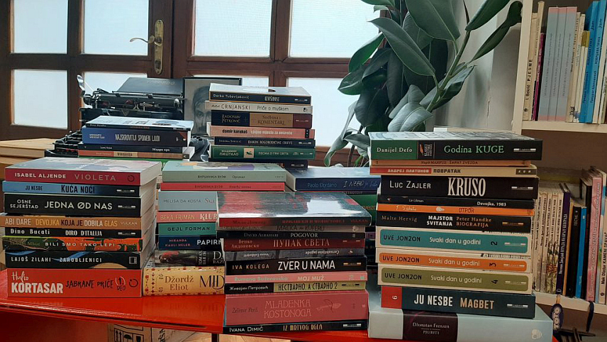 TРЕБИЊЕ, 24. МАРТА /СРНА/ - Народна библиотека Tребиње обогатила је књижни фонд са око 300 нових наслова, што је највећа набавка књига до сада.