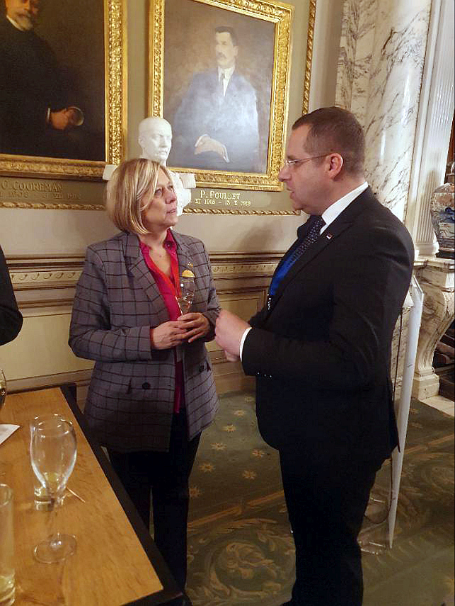 БРИСЕЛ, 25. МАРТА /СРНА/ - Делегат Клуба српског народа у Дому народа Парламентарне скупштине БиХ Радован Ковачевић разговарао је у Бриселу са предсједницом Представничког дома Парламента Белгије Елијан Тилије и захвалио јој на подршци европском путу БиХ и одлуци о отварању приступних преговора.