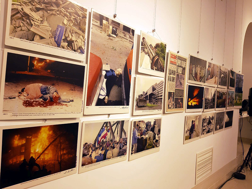 БЕОГРАД, 25. МАРТА /СРНА/ - У Руском дому у Београду отворена је изложба фотографија и одржана научна трибина поводом 25 година од НАТО агресије на СР Југославију.