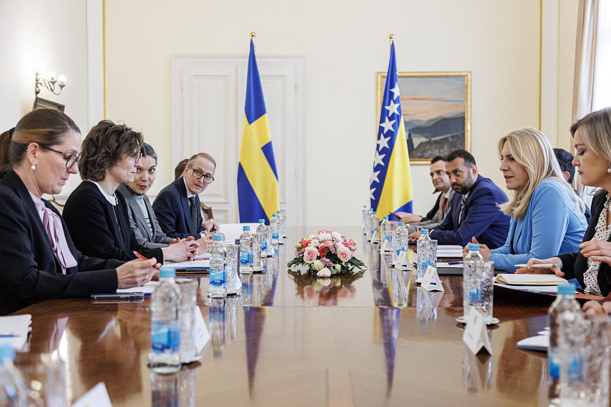 САРАЈЕВО, 25. МАРТА /СРНА/ - Српски члан Предсједништва БиХ Жељка Цвијановић на састанку у Сарајеву са министром за европске послове Шведске Јесиком Росвал.