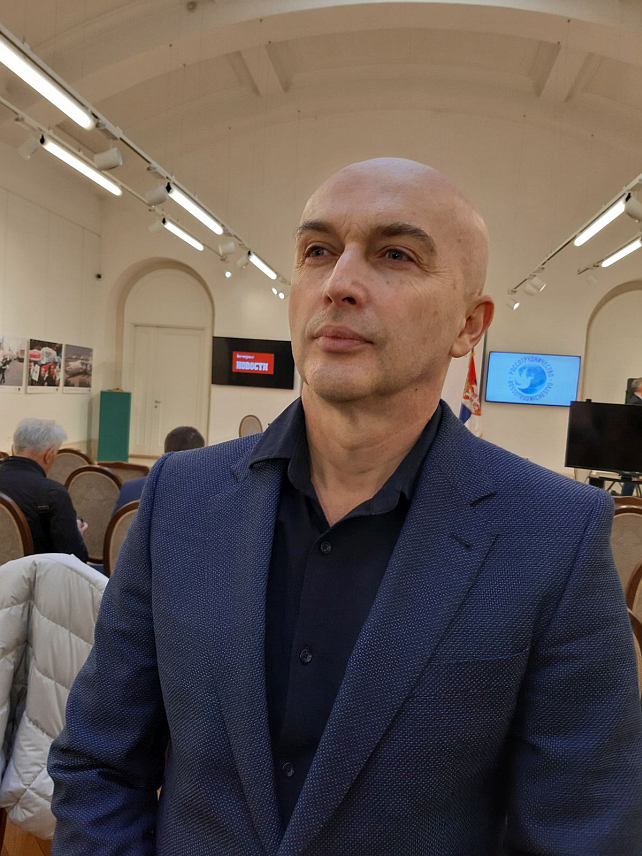 БЕОГРАД, 25. МАРТА /СРНА/ - Професор  геополитике Срђан Перишић присуствовао је у Руском дому трибини поводом посљедица НАТО агресије на Србију.