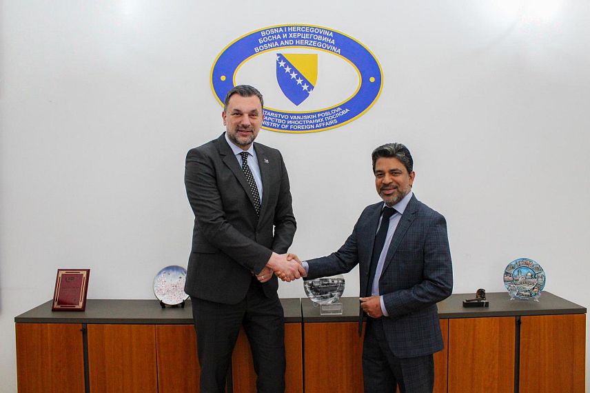 САРАЈЕВО, 25. МАРТА /СРНА/ - Министар иностраних послова у Савјету министара Елмедин Конаковић и амбасадор Индије за БиХ са сједиштем у Будимпешти Парта Сатпати.