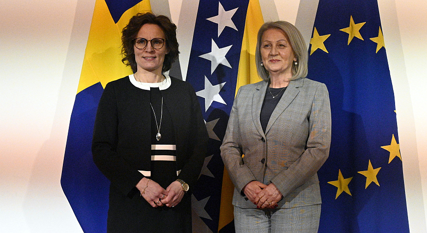 	САРАЈЕВО, 25. МАРТА /СРНА/ - предсједавајућа Савјета министара Борјана Кришто са министром европских послова Шведске Јесиком Росвал.