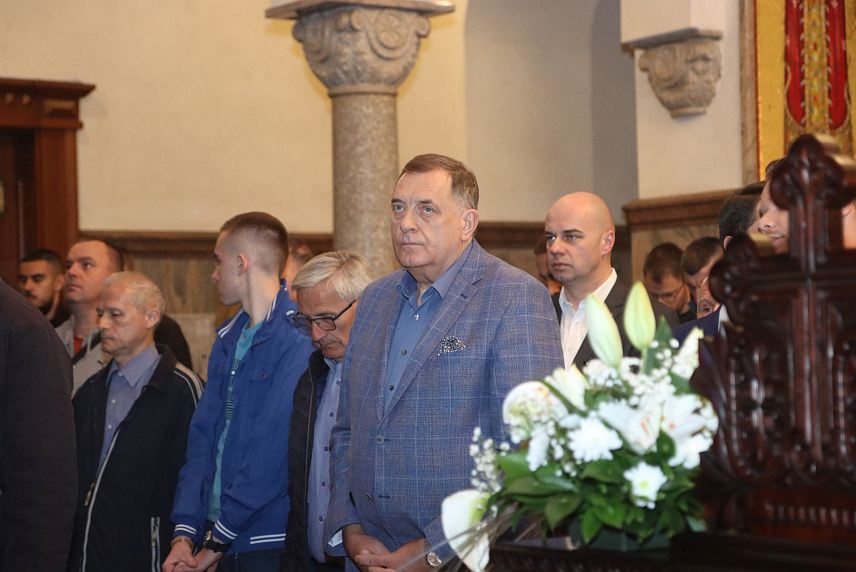 БАЊАЛУКА, 25. МАРТА /СРНА/ - У Саборном храму Христа Спаситеља у Бањалуци у току је вечерње богослужење, након којег ће бити служен помен за невино страдале у терористичком нападу у Москви којем присуствује предсједник Републике Српске Милорад Додик./ФОТО - Борислав Здриња/