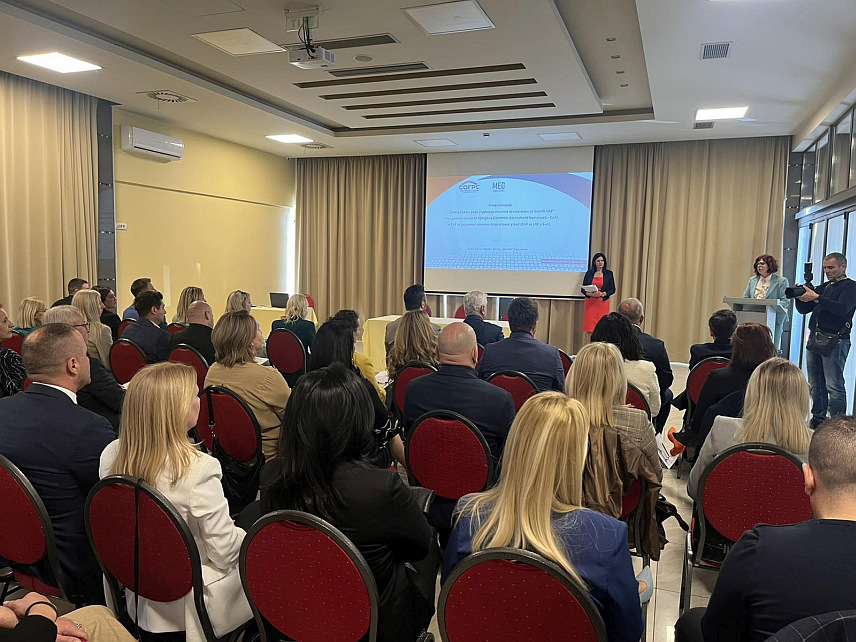 БИЈЕЉИНА, 26. МАРТА /СРНА/ - Министар управе и локалне самоуправе Републике Српске Сенка Јујић на конференцији у Бијељини на којој је представљен КАФ стандард управљања квалитетом за институције јавне управе.