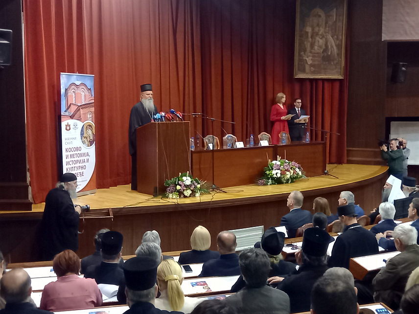 БЕОГРАД, 26. МАРТА /СРНА/ - Српска православна црква /СПЦ/ и народ на Косову и Метохији у васкрслој нади дочекују сваки наредни дан, не бринући се са зебњом и страхом за своју будућност јер она има исходиште у вјечности, поручио је данас у Београду Његово преосвештенство пископ рашко-призренски Теодосије.