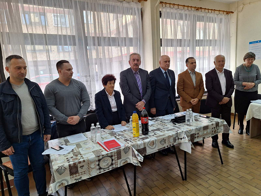 ШАМАЦ, 26. МАРTА /СРНА/ - Предсједник Удружења пензионера Републике Српске Ратко Трифуновић је у Шамцу присуствовао сједници Скупштине локалног Удружења пензионера.