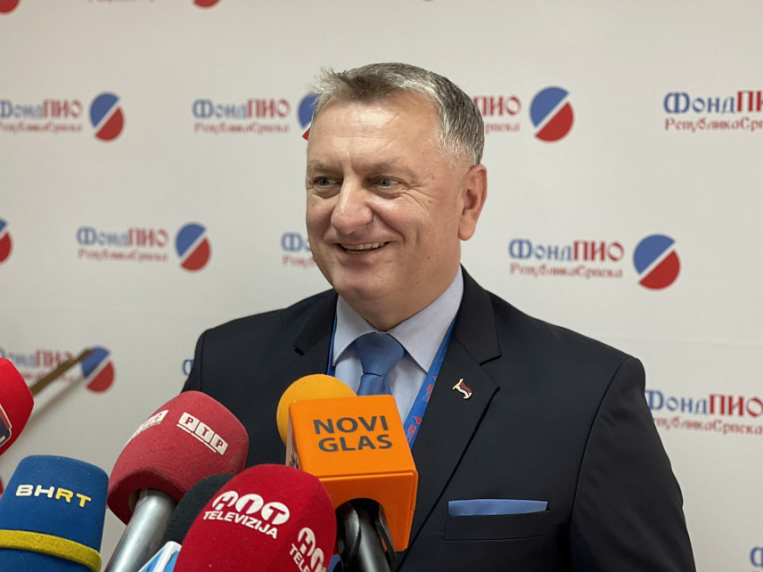 БИЈЕЉИНА, 26. МАРТА /СРНА/ - Директор Фонда за пензијско-инвалидско осигурање /ПИО/Републике Српске Младен Милић на конференцији за новинаре у Бијељини.