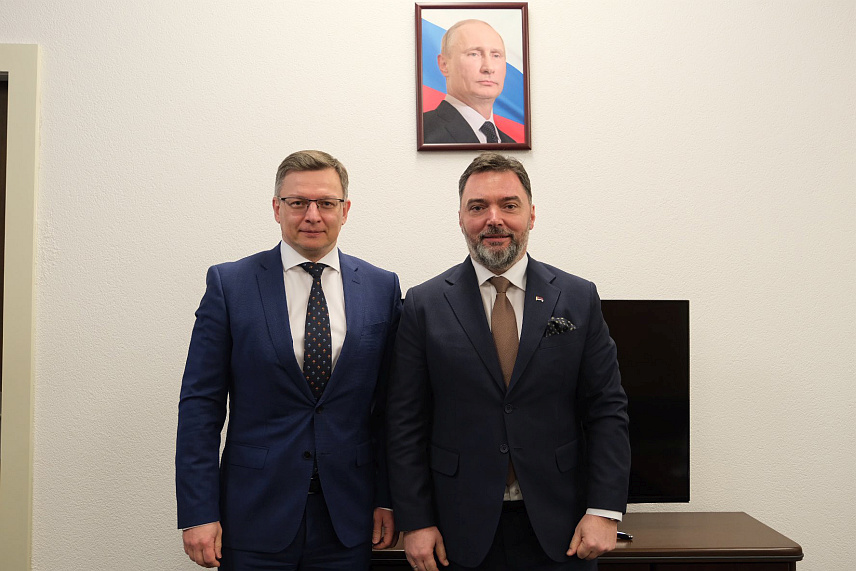 ЖЕНЕВА, 26. МАРТА /СРНА/ - Замјеник предсједавајуће Савјета министара Сташа Кошарац разговарао је данас у Женеви са сталним представником Русије у Свјетској трговинској организацији /СТО/ Николајем Платоновом о окончању билатералних преговора са Руском Федерацијом како би БиХ постала члан СТО.