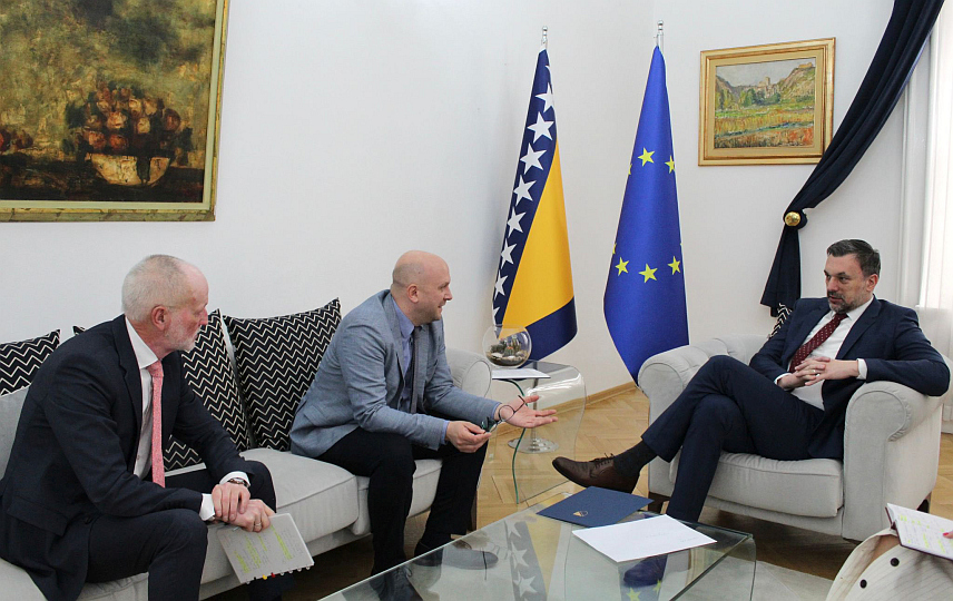 САРАЈЕВО, 27. МАРТА /СРНА/ - Министар иностраних послова у Савјету министара Елмедин Конаковић на састанку у Сарајеву са специјалним изаслаником Владе Њемачке за западни Балкан Мануелом Зарацином.