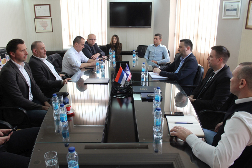 БИЈЕЉИНА, 27. МАРТА /СРНА/ - Директор бициклистичке трке "Београд - Бањалука" Владимир Куваља приликом данашњег потписивања уговора са представницима Градске управе.