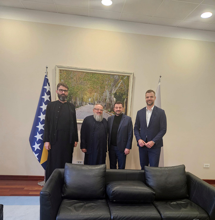 БЕЧ, 27. МАРТА /СРНА/ - Шеф Представништва Републике Српске у Аустрији Младен Филиповић јуче је у Мостару разговарао са градоначелником Мариом Кордићем и игуманом Манастира Житомислић архимандритом Данилом Павловићем о обнови, развоју и туристичкој промоцији православних цркава и манастира у Херцеговини, те подршци одрживом повратку Срба у Федерацију БиХ.