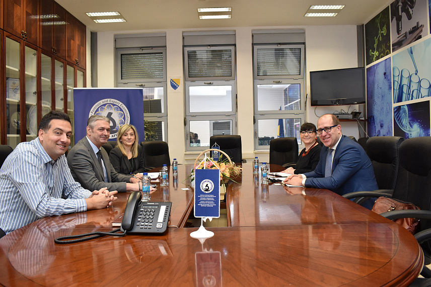 ИСТОЧНО САРАЈЕВО, 28. МАРТА /СРНА/ - Директор Агенције за форензичка испитивања и вјештачења БиХ Радиша Самарџија разговарао је данас са представницима Амбасаде Чешке у БиХ о одржавању дводневне радионице из области дигиталне форензике.