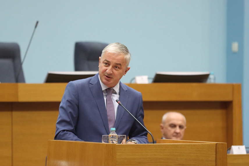 БАЊАЛУКА, 28. МАРТА /СРНА/ - Републици Српској, али и БиХ потребно је много разума и одговорности, рекао је данас предсједник ПДП-а Бранислав Бореновић на посебној сједници Народне скупштине./Фото - Борислав Здриња/