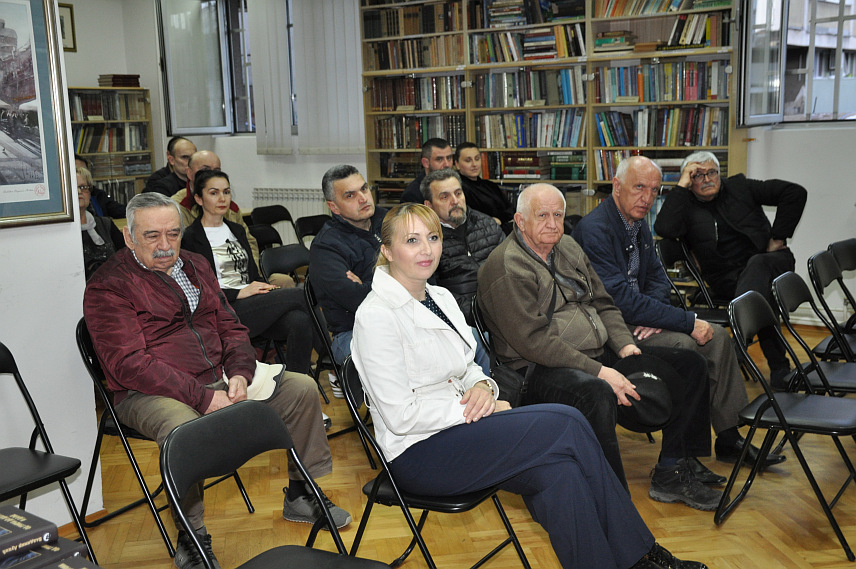 ПРИЈЕДОР, 28. МАРТА /СРНА/ - У Градској читаоници у Приједору вечерас је промовисана аутобиографија професора Владимира Лукића под називом "Од Грмеча до Дејтона и даље".