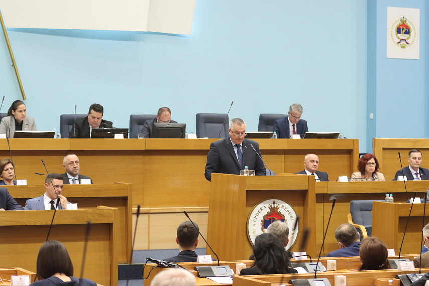 БАЊАЛУКА, 28. МАРTА /СРНА/ - Предсједник Владе Републике Српске Радован Вишковић током излагања на посебној сједници Народне скупштине Републике Српске о актуелној безбједносној и политичкој ситуацији у свијету са аспекта реперкусија на Републику Српску. /Фото - Борислав Здриња/