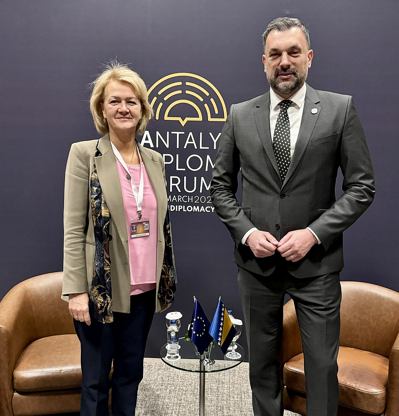 САРАЈЕВО, АНТАЛИЈА  2. МАРТА /СРНА/ -Министар иностраних послова у Савјету министара Елмедин Конаковић на састанку са извршним директором за Европу у Европској служби за спољне послове Ангелином Ајхорст.