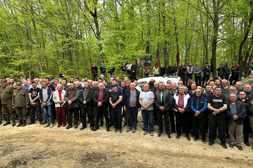 ПРЊАВОР, 31. МАРТА /СРНА/ - Борачка организација града Прњавора организовала је данас излазак на Липе и традиционално дружење некадашњих сабораца, припадника Војске Републике Српске чиме су обиљежене 32 године од изласка јединица Општинског штаба Територијалне одбране /ТО/ Прњавор на овај локалитет на Мотацији и заустављање продора непријатељских формација из Дервенте према Прњавору и бањалучкој регији.	
