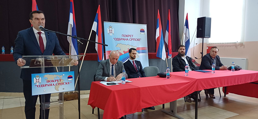 БАЊАЛУКА, 31. МАРTА /СРНА/ - Дарко Матијашевић предсједник Покрета "Одбрана Српске" на народној трибини "Угрожена Српска-одлучан одговор" у организацији овог Покрета.