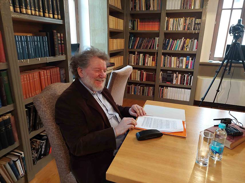 ВИШЕГРАД, 31. МАРТА /СРНА/ - Професор Филозофског факултета у Београду Слободан Антонић представио је вечерас у Андрићевом институту у Андрићграду концепт "породичног вотума" који представља додатни глас на изборима за родитеље и једну од идеја за подстацање родитељства.