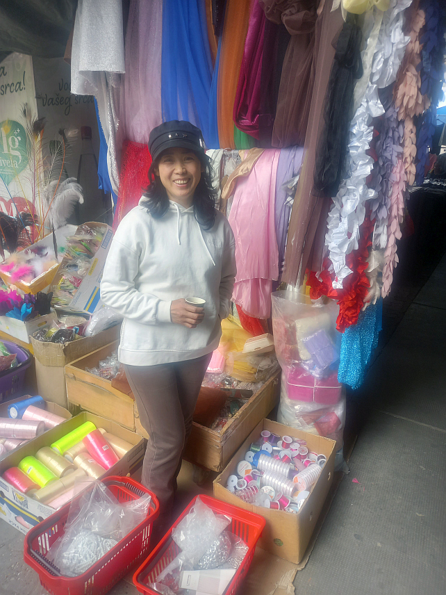 БЕОГРАД, 31. МАРТА /СРНА/ - У пожарима који су у јануару ове и августу 2021. године захватили Кинески тржни центар на Новом Београду педесетчетврогодишња Ву Комфа изгубила је осам локала, али је то није поколебало да настави посао и остане у Србији коју сматра својим домом.