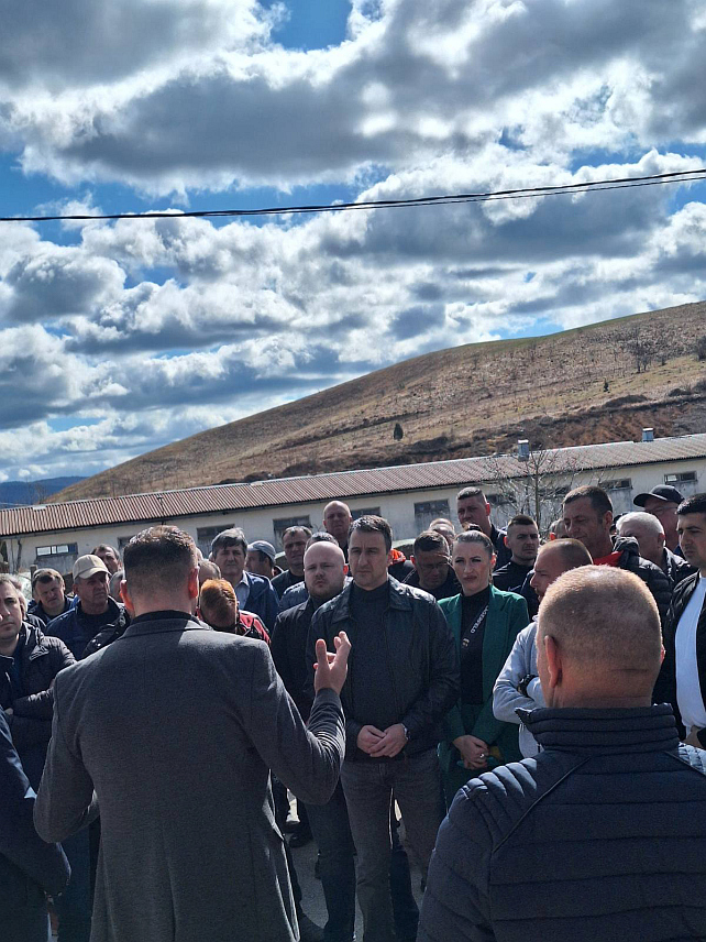 БАЊАЛУКА, 3. МАРТА /СРНА/ - Представници СПС-а Бањалука разговарали су данас у бањалучком насељу Стричићи са многобројним грађанима о проблему водоснабдијевања и обећали да ће СПС од Градске управе Бањалука затражити хитно рјешавање овог егзистенцијалног проблема.