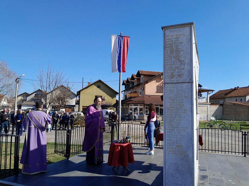 БРОД, 3. МАРTА /СРНА/ - Служен парастос погинулим борцима мјесне заједнице Бродско Поље један поводом 32 године од агресије Хрватске војске на ову локалну заједницу.