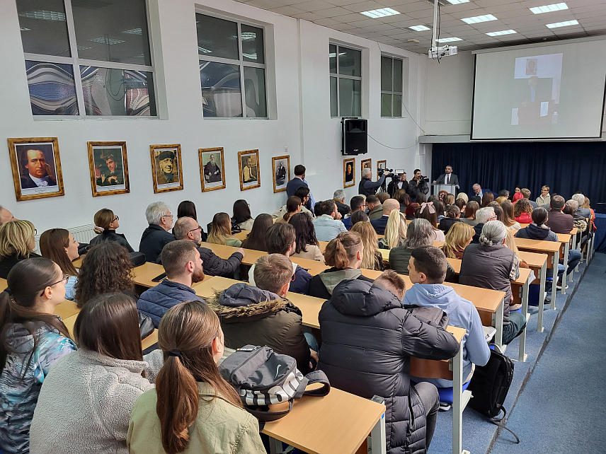ПАЛЕ, 4. МАРТА/СРНА/ - Тродневна манифестација "Момо Капор: чувар адресе" завршена је данас округлим столом на Филозофском факултету на Палама о значају и улози овог писца.