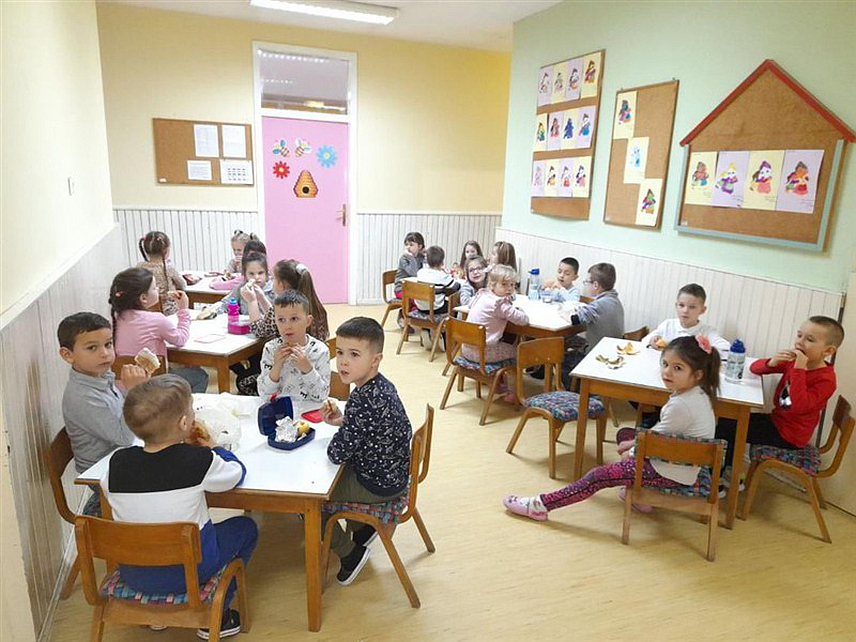 СРБАЦ, 4. МАРТА /СРНА/ - У Дјечијем вртићу "Наша радост" данас је почео припремни програм у години пред полазак у школу за дјецу која нису редовни полазници вртића, а ове године полазе у први разред.