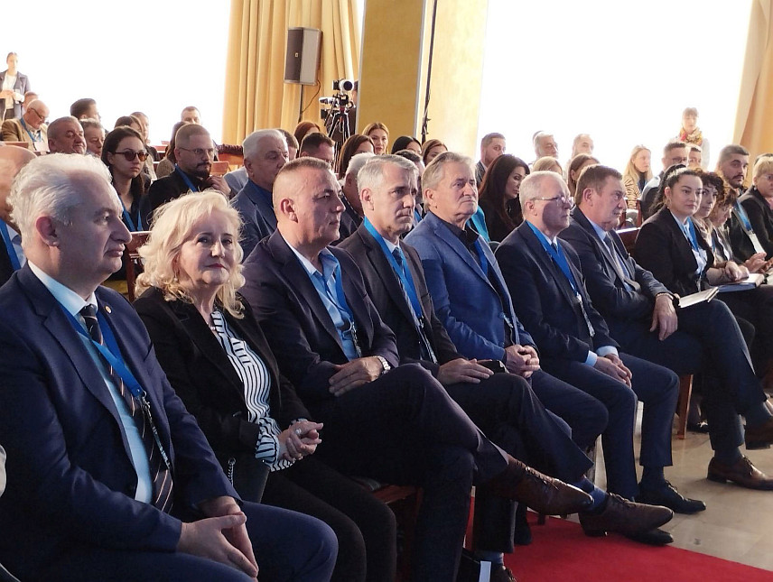 ЛАКТАШИ, 5. МАРТА /СРНА/ - Друга Међународна конференција занатства и предузетништва Републике Српске почела је данас у Лакташима.