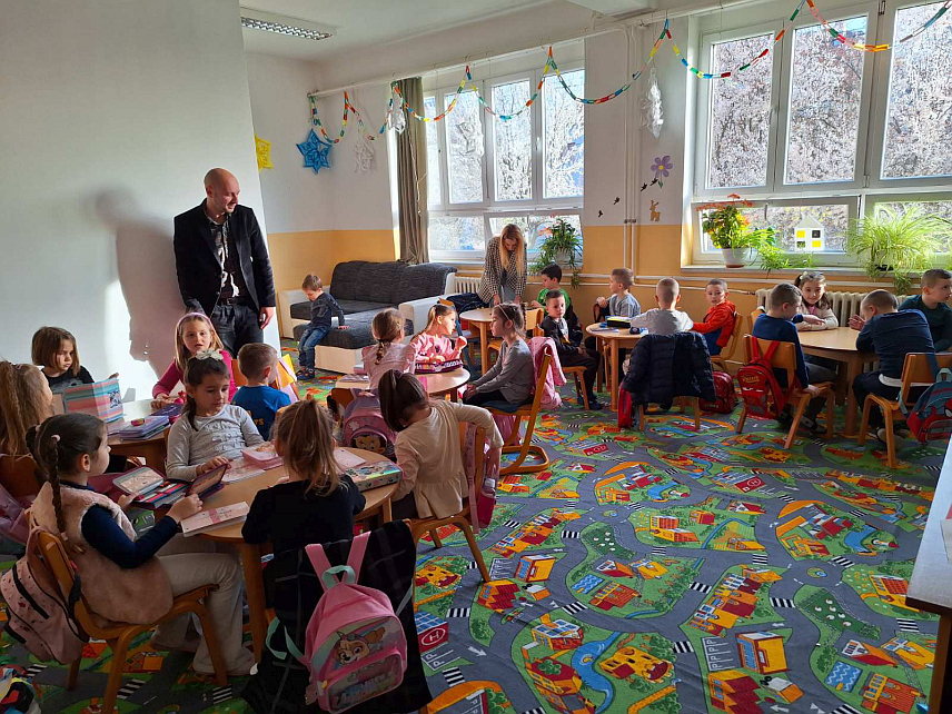 ШАМАЦ, 5. МАРTА /СРНА/ - У четири основне школе на подручју Шамца предшколски програм похађа 61 дјете.