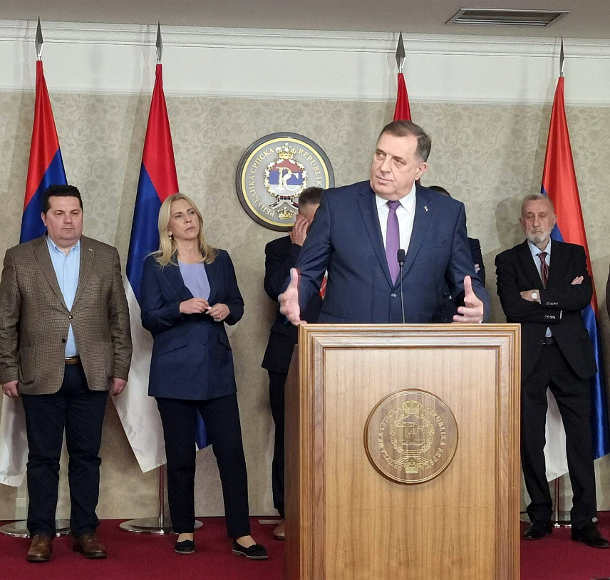 ИСТОЧНО САРАЈЕВО, 6. МАРTА /СРНА/ - Конференција за новинаре у Административном центру Владе Републике Српске у Источном Сарајеву након одржаног рочишта у Суду БиХ против предсједника Републике Српске Милорада Додика и вршиоца дужности директора "Службеног гласника" Милоша Лукића.