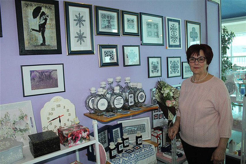 СРБАЦ, 7. МАРТА /СРНА/ - У Српцу је данас обиљежена четврта година успјешног рада Удружења жена, чији је циљ промоција креативности и јачање положаја жена у друштву.