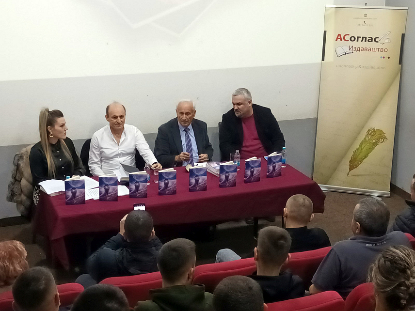 ЗВОРНИК, 7. МАРТА /СРНА/ - У Дому омладине у Зворнику представљен је роман "Нити" аутора Жељка Несторовића из Бијелог Поља у Црној Гори, а који живи и ствара у Републици Српској.