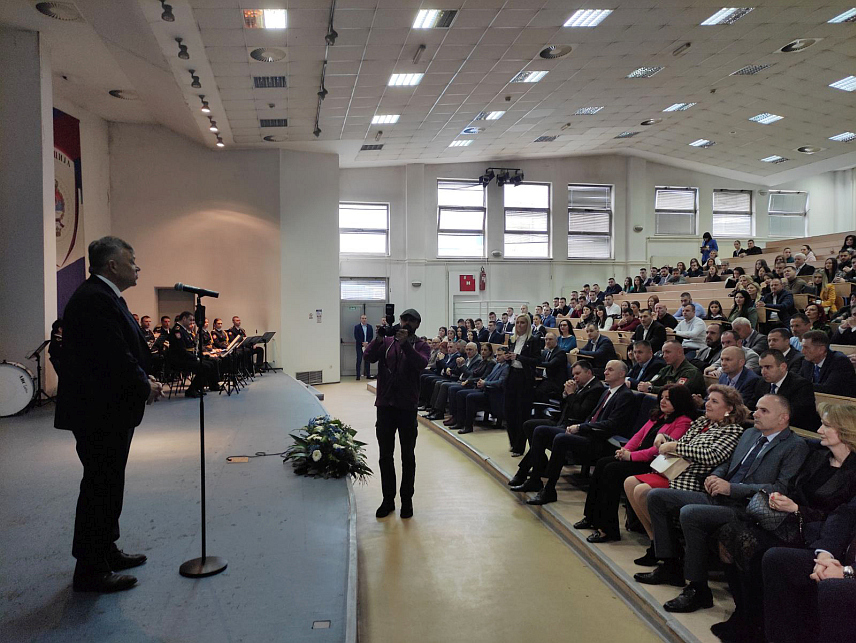 БАЊАЛУКА, 8. МАРТА /СРНА/ - Свечаност поводом обиљежавања седам година постојања Факултета безбједносних наука Универзитета у Бањалуци којој присуствује министар за научнотехнолошки развој и високо образовање Републике Српске Жељко Будимир.