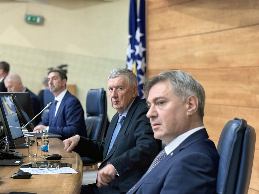 САРАЈЕВО, 8. МАРТА /СРНА/ - Представнички дом Парламентарне скупштине БиХ прихватио је данас да се по хитном поступку разматра Приједлог закона о спречавању сукоба интереса у институцијама на нивоу БиХ чији је предлагач Савјет министара.
