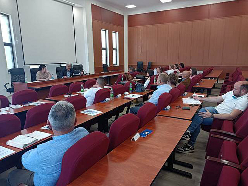 БРАТУНАЦ, 11. АПРИЛА /СРНА/ - Први састанак Организационог одбора Сајма пољопривреде, привреде и туризма "Дани малине 2024" у Братунцу.