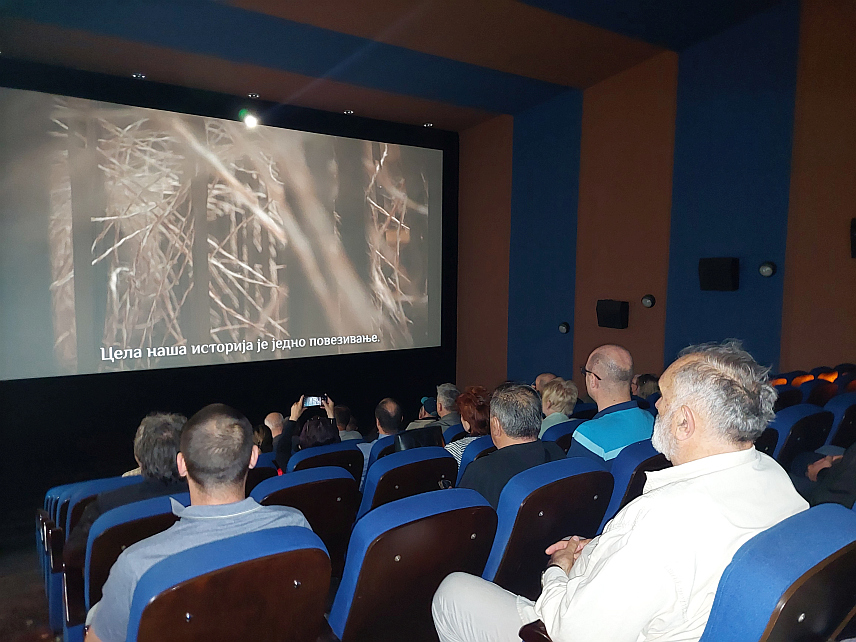 ВИШЕГРАД, 11. АПРИЛА /СРНА/ - Пројекцијом документарног филма руске новинарке Анжелике Кареткине "Свети Сава – руска боја на српској застави", који је приказан вечерас је у биоскопу "Доли Бел" у Андрићграду почело је обиљежавање Дана руских добровољаца.