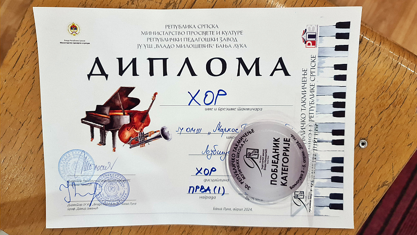 ДОБОЈ, 12. АПРИЛА /СРНА/ - Хор добојске Основне музичке школе "Маркос Португал" освојио је прву награду као побједник категорије на 30. Републичком такмичењу музичких школа Српске за хорове, оркестре, соло извођаче, клавирски дуо и флауте.
