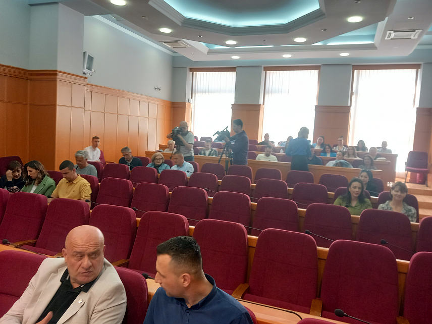 TРЕБИЊЕ, 12. АПРИЛА /СРНА/ - У Требињу су данас промовисани студијски програми другог циклуса студија Факултета безбједносних наука Универзитета у Бањалуци радницима Градске управе, припадницима Министарства унутрашњих послова, Цивилне заштите, а планирано је да на три студијска програма буде уписано по 15 студената.