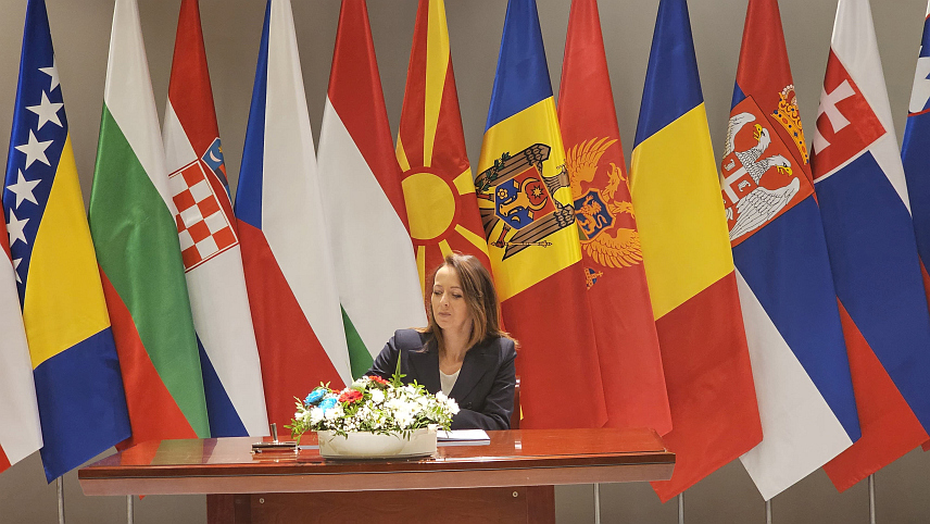 САРАЈЕВО, 12. АПРИЛА /СРНА/ - Министарство цивилних послова у Савјету министара упутило је писмо намјере за пуноправно чланство у Европском центру за средњорочне временске прогнозе /ECMWF/ чиме би се створили услови за квалитетнији рад и бржи развој хидро-метеоролошких институција у БиХ.