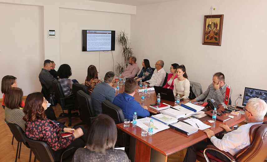 РОГАTИЦА, 12. АПРИЛА /СРНА/ - У Општинској управи Рогатица одржана је расправа о Зонинг плану и архитектонско-урбанистичком рјешењу будућег викенд-насеља на Борикама.