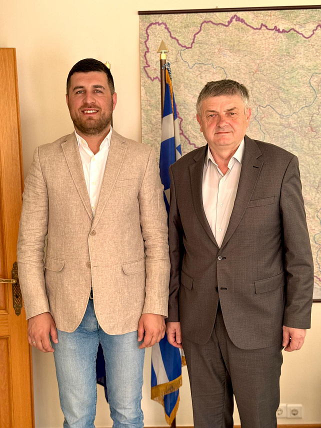 САРАЈЕВО, 12. АПРИЛА /СРНА/ - Вршилац дужности директора Агенције за унапређење страних инвестиција БиХ /Фипа/ Марко Кубатлија састао се данас са амбасадором БиХ у Грчкој Драганом Вуковићем са којим је разговарао о тренутној ситуацији у БиХ, те билатералним односима и економској сарадњи двије земље.