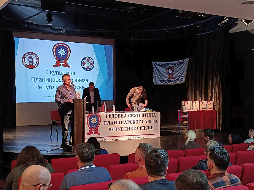 ИСТОЧНО САРАЈЕВО, 13. АПРИЛА /СРНА/ - Редовна годишња скупштина Планинарског савеза Републике Српске окупила је данас у Источном Сарајеву представнике 74 регистрована планинарска друштва окупљена у Савезу, а скуп су увеличали и представници планинарских савеза Србије и Црне Горе.