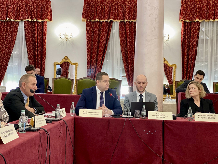 ТИРАНА, 13. АПРИЛА /СРНА/ - Члан делегације парламента БиХ у Парламентарној скупштини ОЕБС-а Радован Ковачевић на Међупарламентарном форуму делегација парламената земаља Југоисточне Европе у Парламентарној скупштини ОЕБС-а.