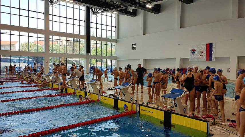 TРЕБИЊЕ, 13. АПРИЛА /СРНА/ - У Tребињу је данас почео други Меморијални пливачки митинг "Ана Чучковић" који је окупио око 380 такмичара из БиХ, Србије, Црне Горе, Хрватске, Украјине и Русије.